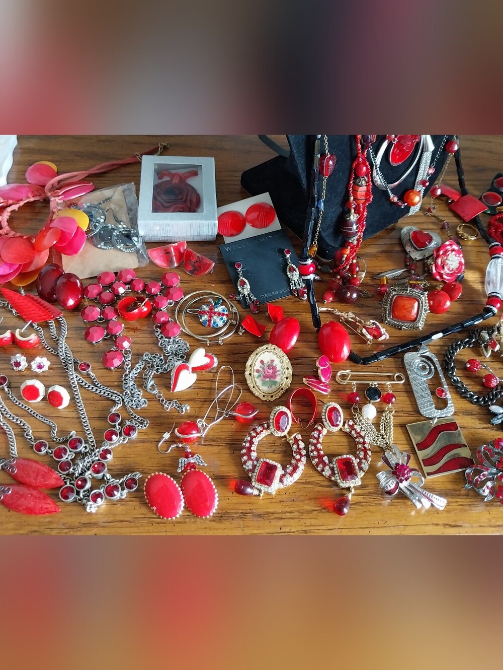 Vintage Jewelry Box Filled with Red Costume Jewelry - Picture 6 of 11